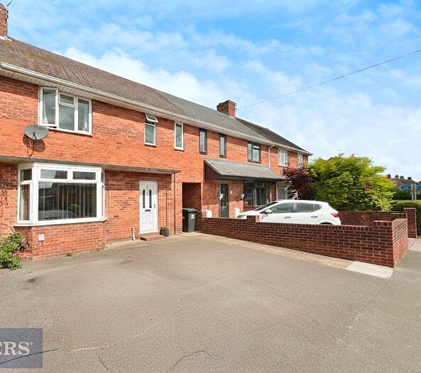 3 Bedroom Terraced House For Sale In Burnthouse Lane, Exeter, EX2