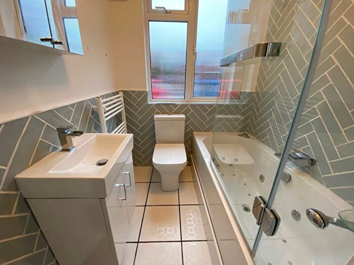 2 Bedroom Flat To Rent In Claire Court, Henley Road, IP1