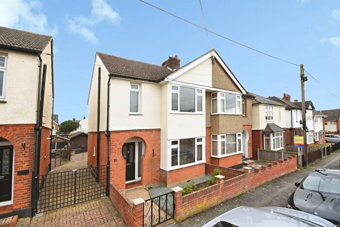 3 Bedroom Semi Detached House For Sale In Harold Road, Braintree, CM7