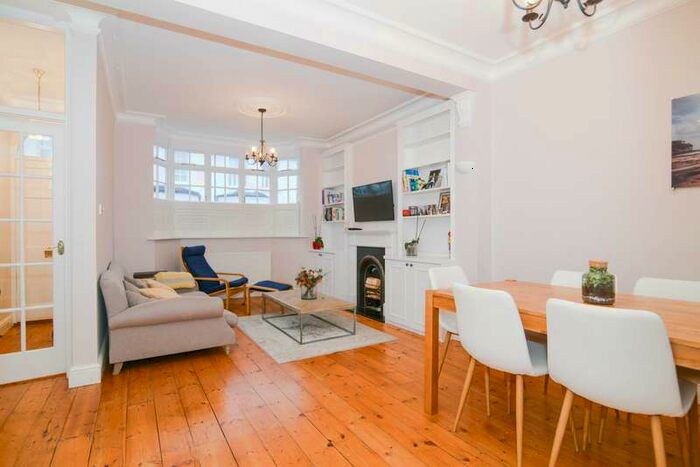 2 Bedroom House To Rent In Kings Road, East Sheen, London, Uk, SW14