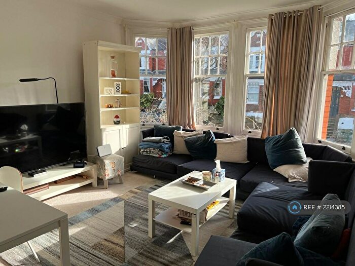 2 Bedroom Flat To Rent In Dukes Avenue, London, N10