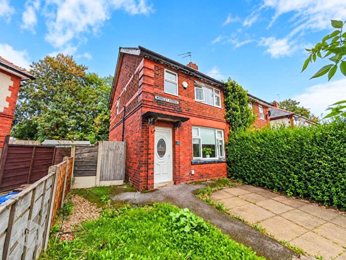 3 Bedroom Semi-Detached House For Sale In Worsley Avenue, Worsley, M28