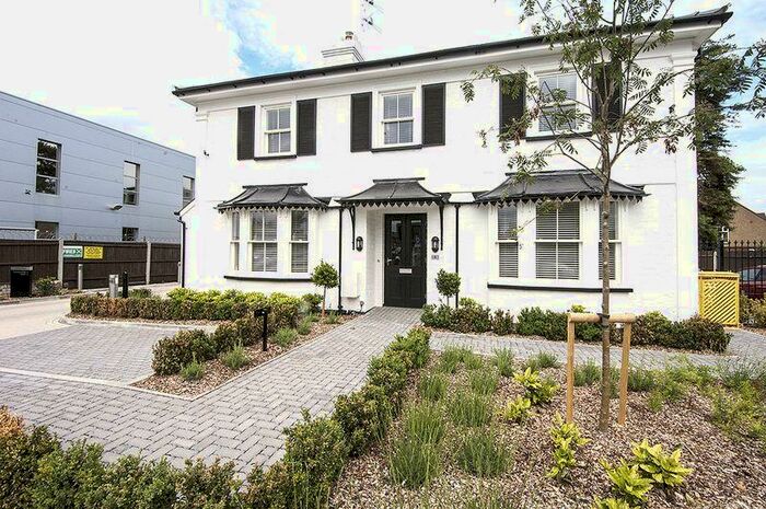 2 Bedroom Ground Maisonette To Rent In Esher Road, Hersham, KT12