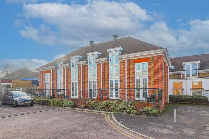 2 Bedroom Maisonette To Rent In Isabel Court, Walton Road, Hoddesdon, Hertfordshire, EN11