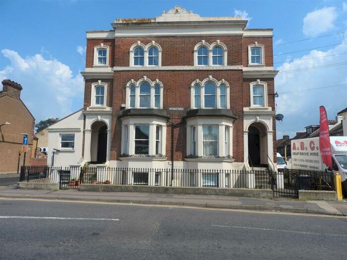 2 Bedroom Flat To Rent In Darnley Road, Gravesend, Kent, DA11