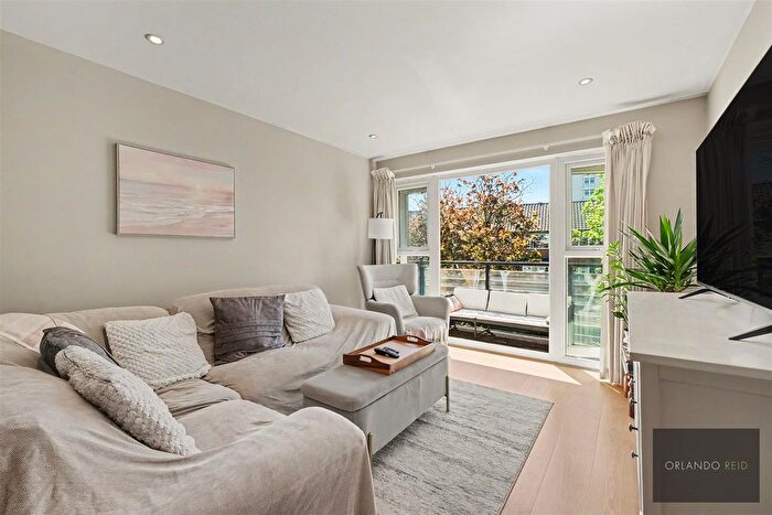 2 Bedroom Flat To Rent In Rodenhurst Road, London, SW4