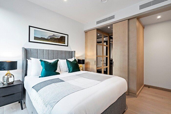 2 Bedroom Flat To Rent In Viaduct Gardens, Legacy Building, Embassy Garden, Nine Elms, SW11
