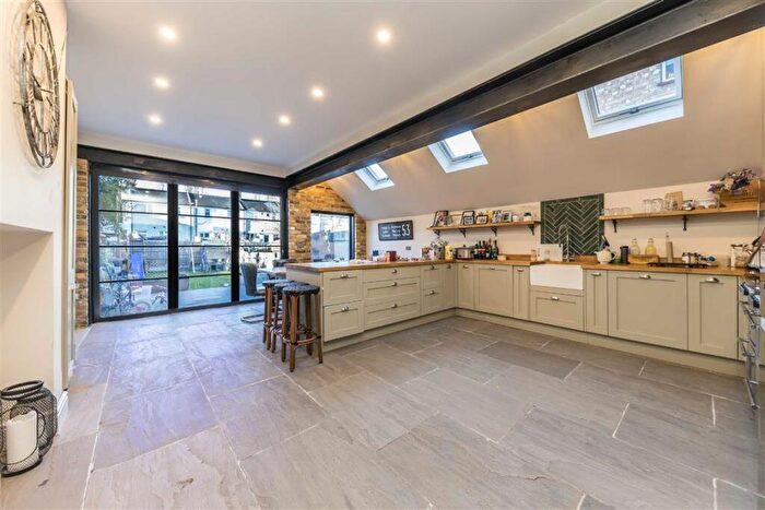 5 Bedroom House To Rent In Kinveachy Gardens, Charlton, SE7