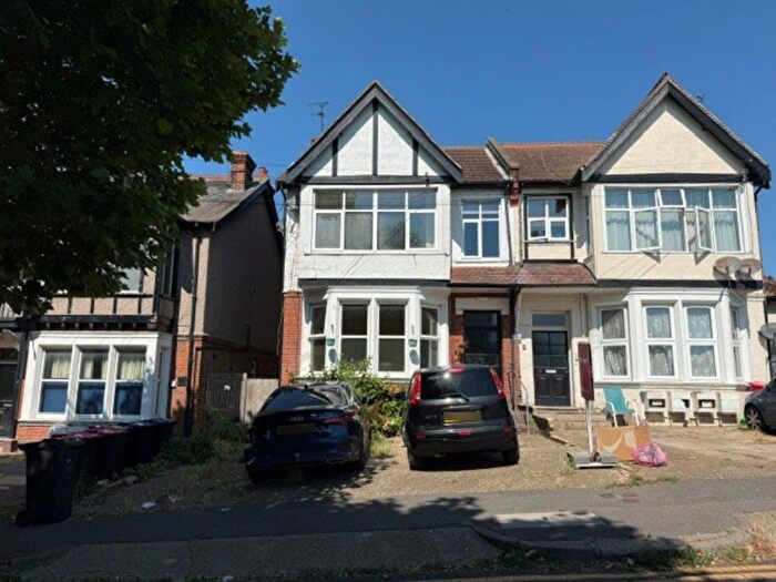 1 Bedroom Flat For Sale In C Manor Road, Westcliff-On-Sea, Essex, SS0