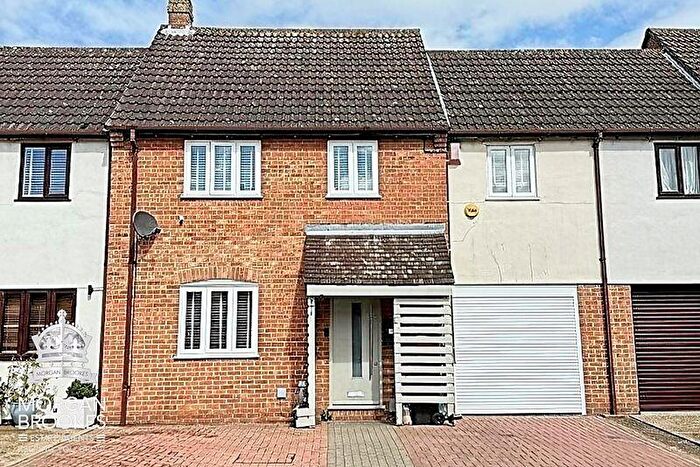 3 Bedroom Terraced House To Rent In Woodberry Road, Wickford, SS11