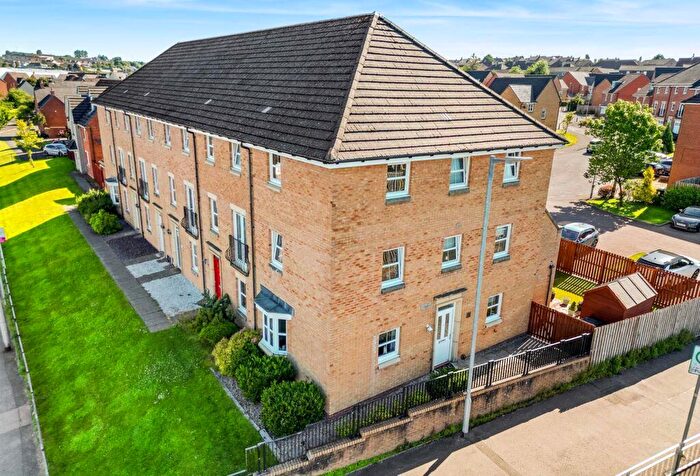 3 Bedroom Town House For Sale In Dalziel Place, Airdrie, ML6