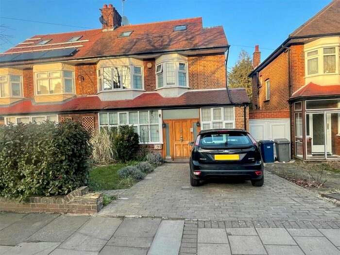 5 Bedroom Semi-Detached House To Rent In Chanctonbury Way, Woodside Park, N12