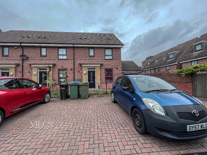 3 Bedroom Semi Detached House For Sale In Hamilton Drive, Smethwick, West Midlands, B66