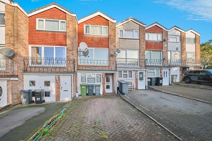 3 Bedroom Terraced House For Sale In Nash Square, Birmingham, B42