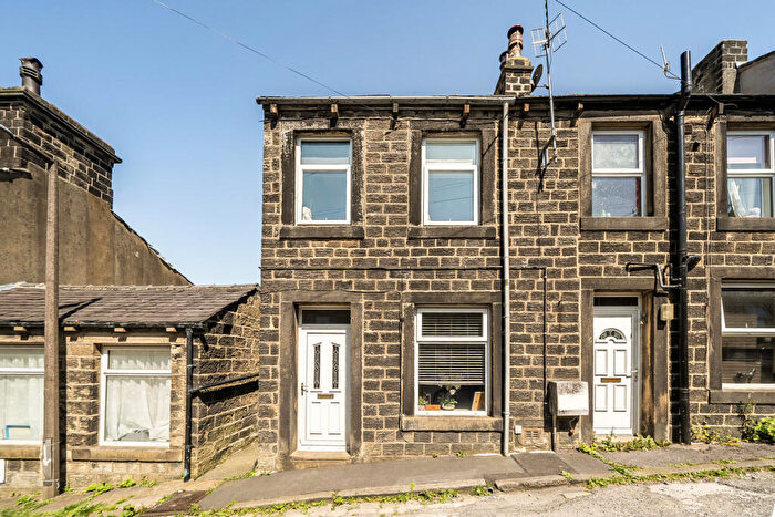 3 Bedroom Terraced House For Sale In Gibb Street, Cowling, BD22