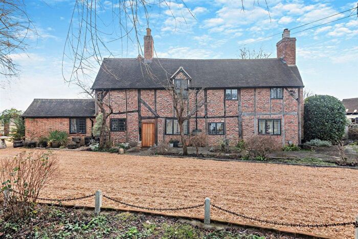 4 Bedroom Detached House For Sale In Pennypot Lane, Chobham, Woking, GU24