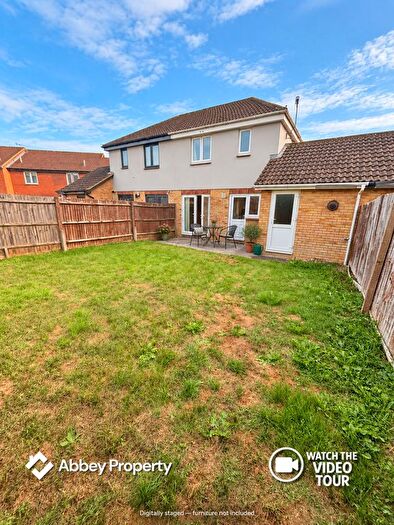 3 Bedroom Semi Detached House To Rent In Elveden Close, Luton, LU2
