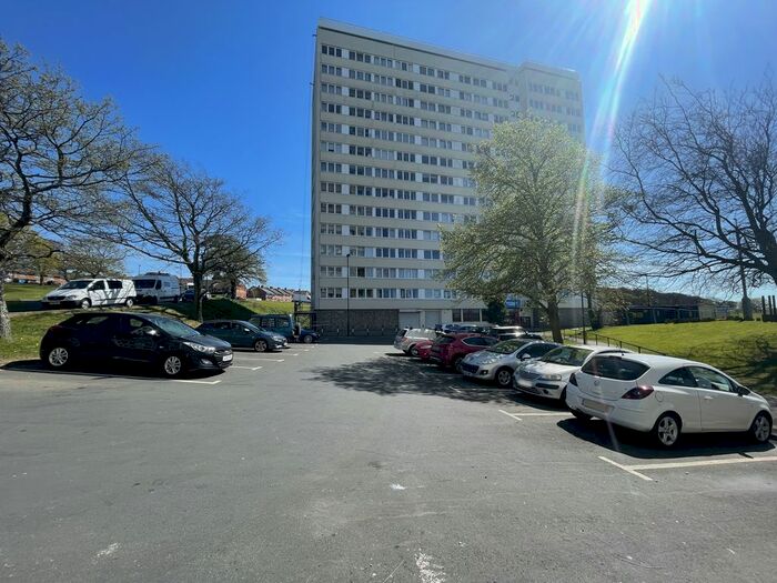 2 Bedroom Flat To Rent In International Way, Southampton, SO19