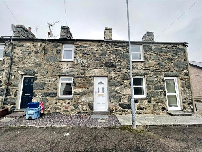 2 Bedroom Property For Sale In Garndolbenmaen, Gwynedd, LL51