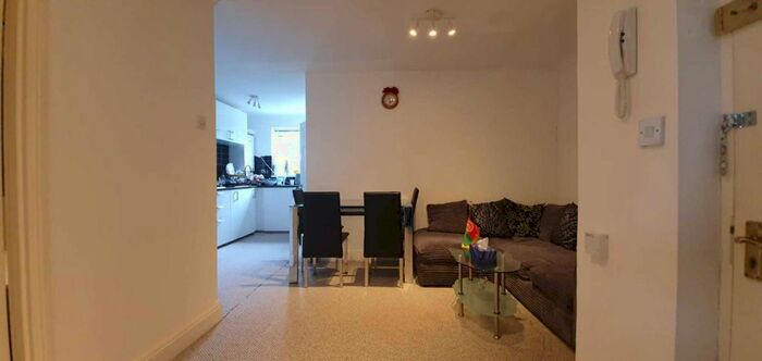 2 Bedroom Flat To Rent In Caroline Place, Harlington, Hayes, UB3