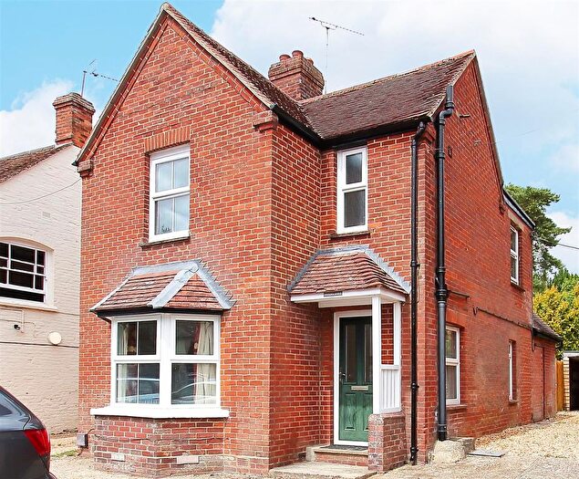 2 Bedroom Detached House For Sale In High Street, Stockbridge, SO20