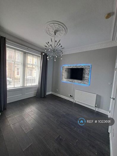 2 Bedroom Flat To Rent In Espedair Street, Paisley, PA2