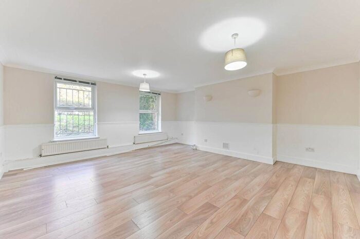 2 Bedroom Flat For Sale In Thicket Road, Crystal Palace, London, SE20