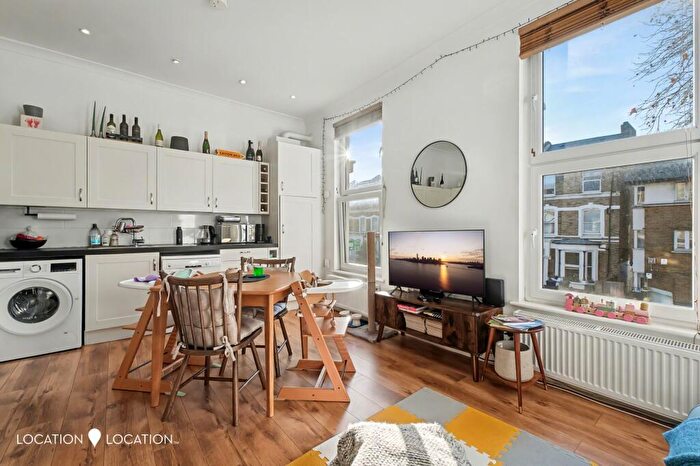 2 Bedroom Flat For Sale In Rectory Road, London, N16