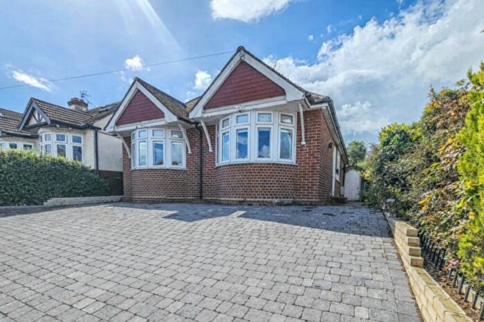 3 Bedroom Detached Bungalow For Sale In Recreation Avenue, Romford, RM3