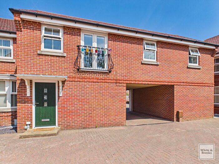 2 Bedroom Coach House For Sale In Clover Mead, Felpham, PO22