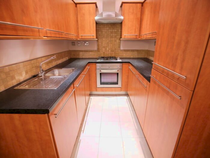 2 Bedroom Flat To Rent In Somerford Grove, London, N16