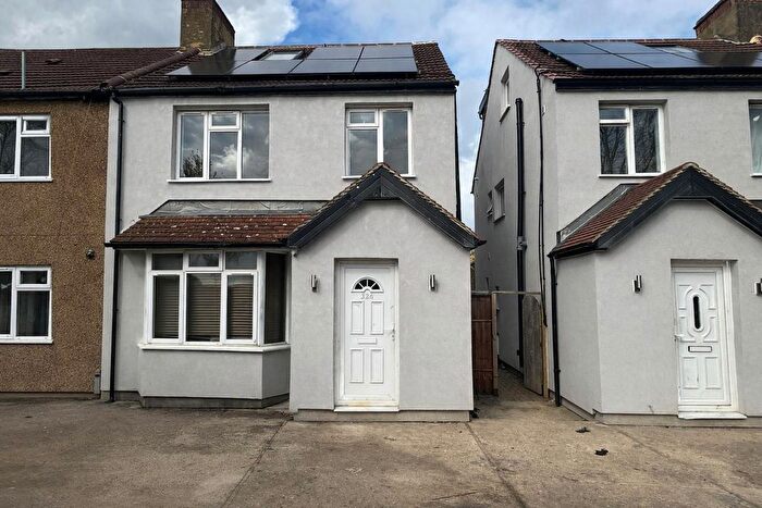 Studio To Rent In Bath Road, Harmondsworth, West Drayton, UB7