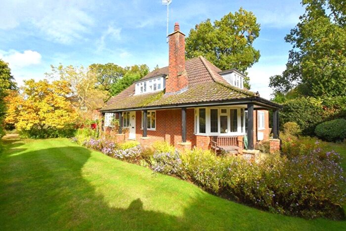 3 Bedroom Detached House For Sale In Woodstock, West Clandon, GU4