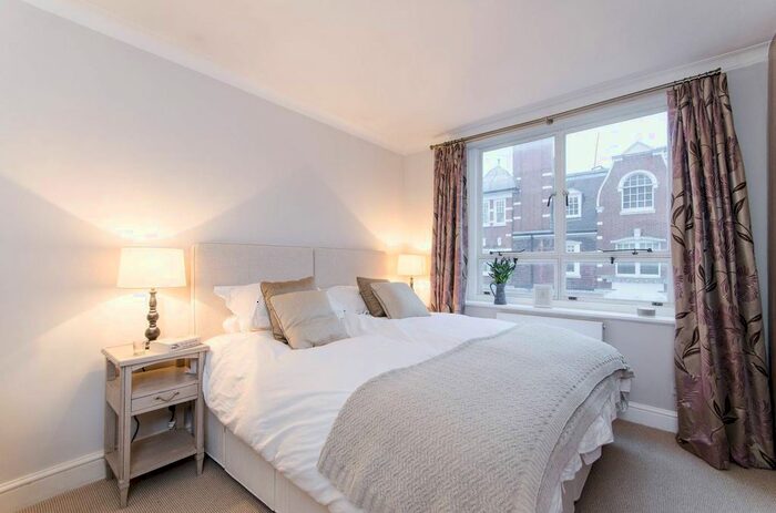 2 Bedroom Flat To Rent In Lower Sloane Street, Sloane Square, London, SW1W