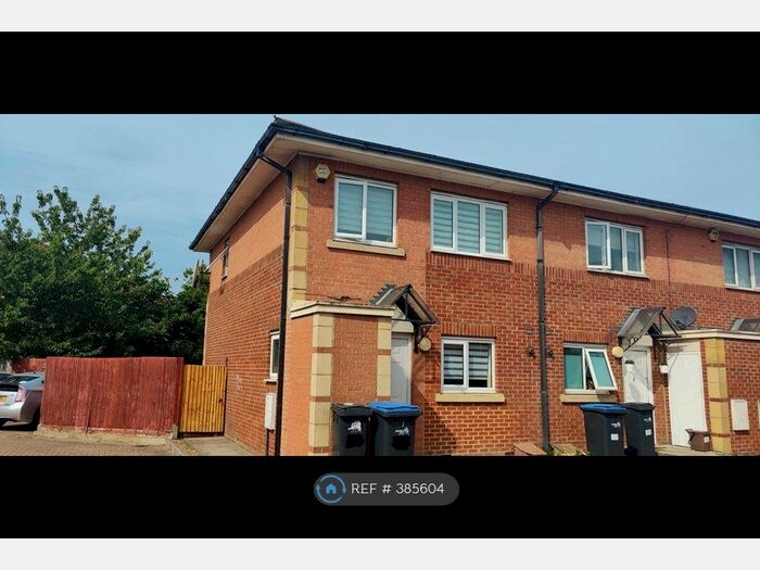 3 Bedroom Semi-Detached House To Rent In Hennessy Road, London, N9