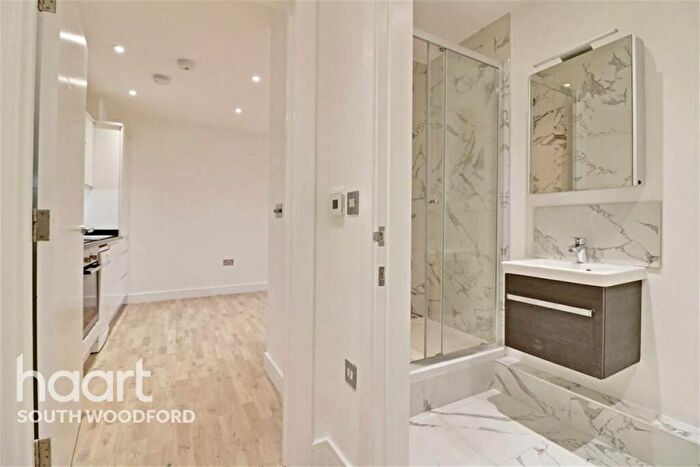 Flat To Rent In Glebelands Court, South Woodford, E18