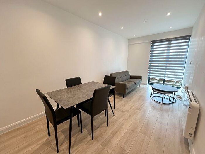 2 Bedroom Flat To Rent In Bath Road, Slough, SL1