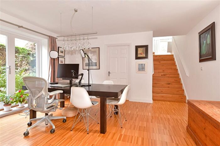 3 Bedroom Detached House For Sale In The Street, Newnham, Sittingbourne, Kent, ME9