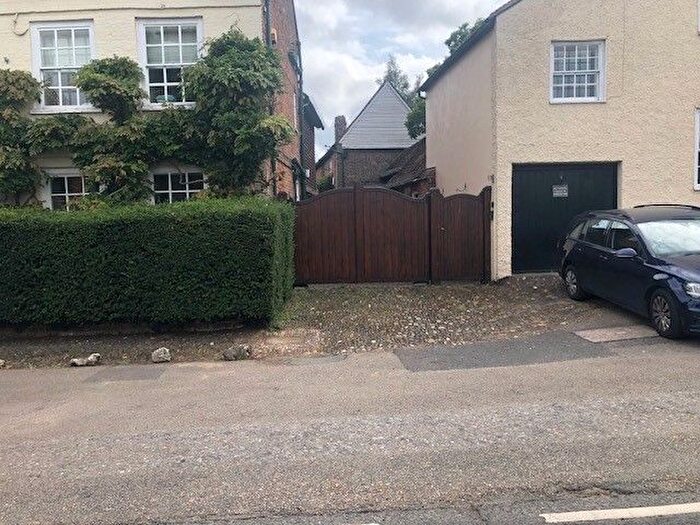 2 Bedroom Cottage To Rent In High Street, Redhill, RH1
