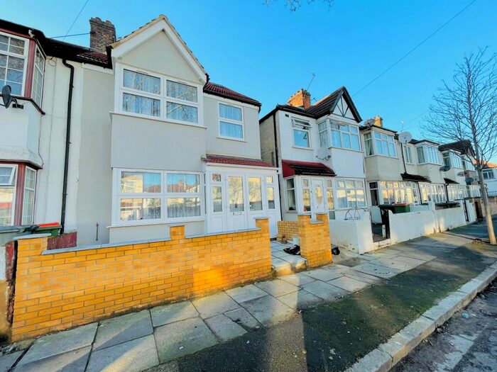 5 Bedroom House To Rent In Lens Road, Forest Gate, E7