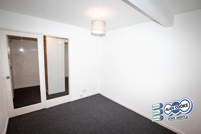 2 Bedroom Flat To Rent In Blackmoor Court, Alwoodley, LS17
