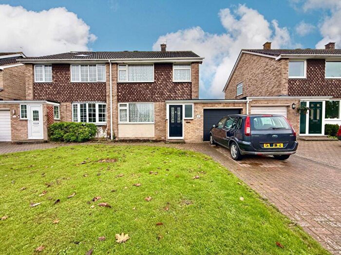 3 Bedroom Semi-Detached House For Sale In Swanbrook, Covingham, Swindon, SN3