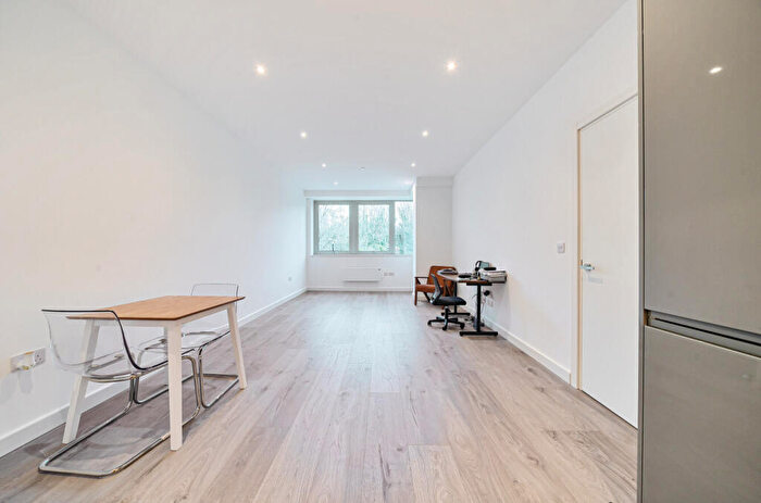 1 Bedroom Apartment For Sale In Ladymead, Guildford, Surrey, GU1