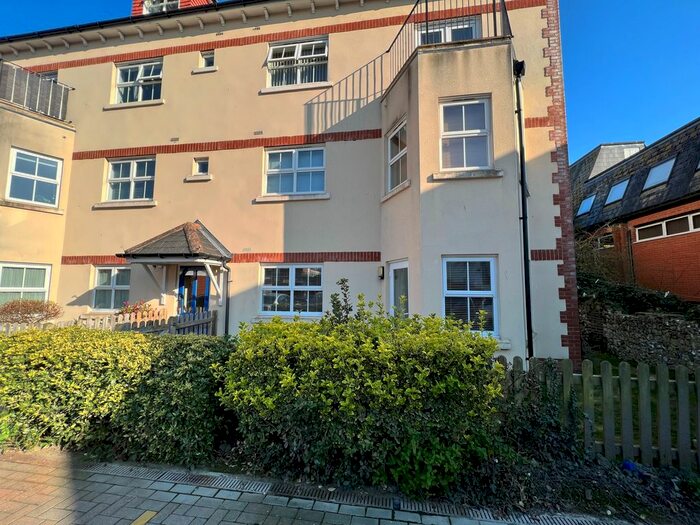 1 Bedroom Flat To Rent In St. Leonards Road, Eastbourne, BN21