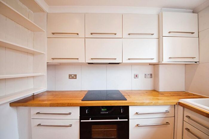 2 Bedroom Flat To Rent In Essex Close, Walthamstow, London, E17