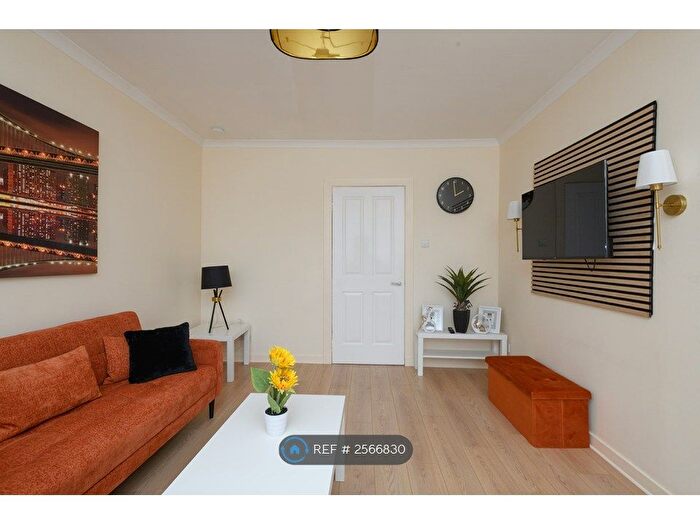 1 Bedroom Flat To Rent In Pittodrie Place, Aberdeen, AB24