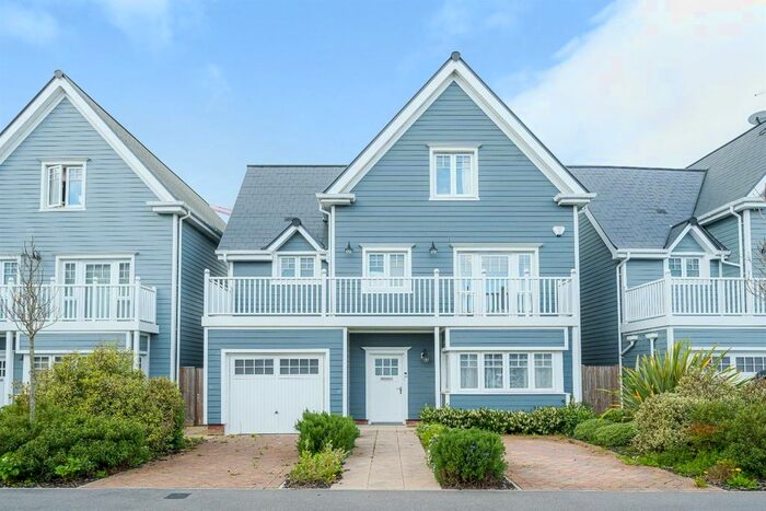 5 Bedroom Town House To Rent In Champlain Street, Reading, RG2