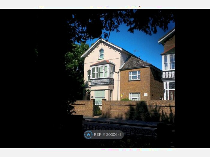 1 Bedroom Flat To Rent In Laleham Road, Staines-Upon-Thames, TW18