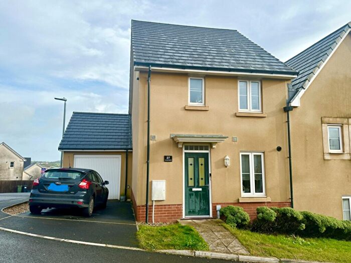 3 Bedroom Semi-Detached House To Rent In Clover Drive, Dawlish, EX7