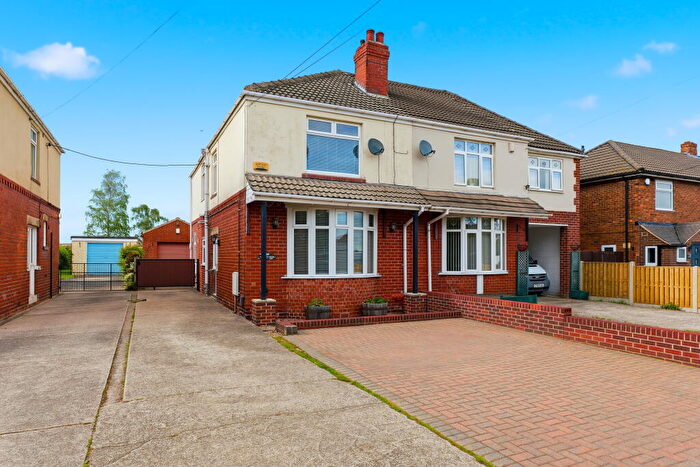3 Bedroom Semi-Detached House For Sale In Braithwell Road, Rotherham, S65